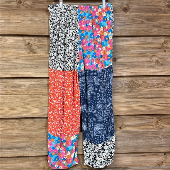 NATURAL LIFE Floral Patchwork Pants - Picture 4 of 6
